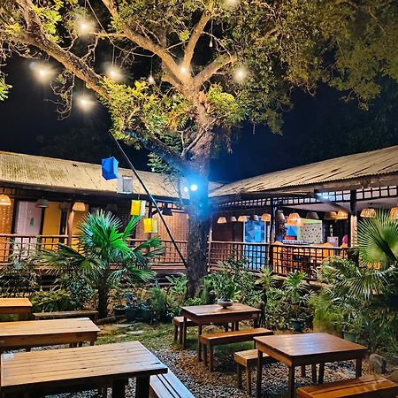Lokal Hut Bed And Breakfast 公主港 外观 照片